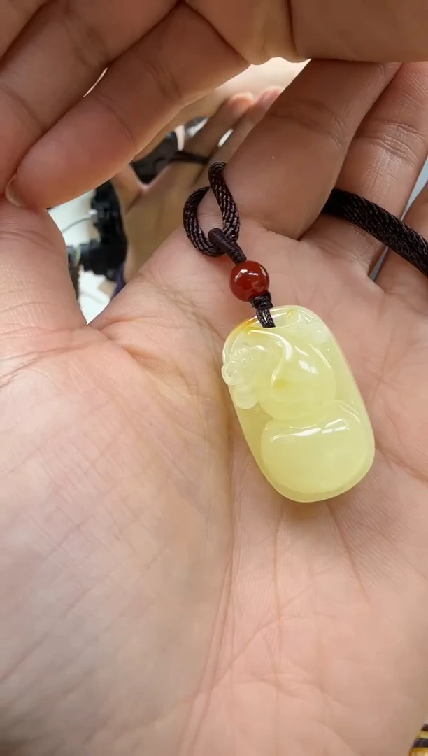 【闪购商品】琥珀裸石未镶嵌挂坠