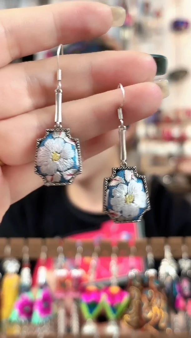 织绣彩云南阁民族风老绣非遗饰品746