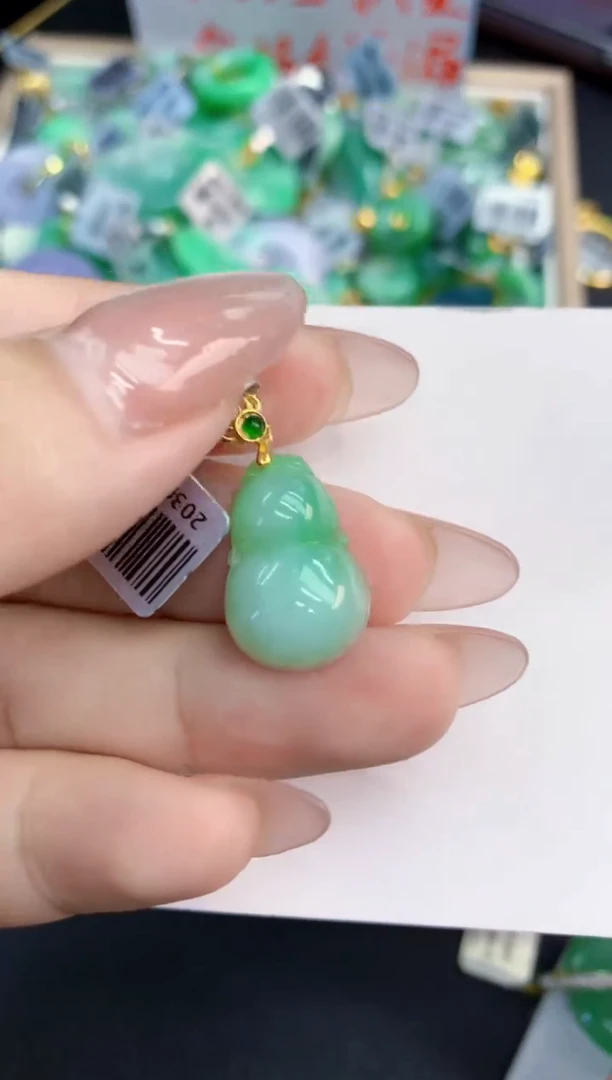 翡翠未镶嵌吊坠(不含链)1