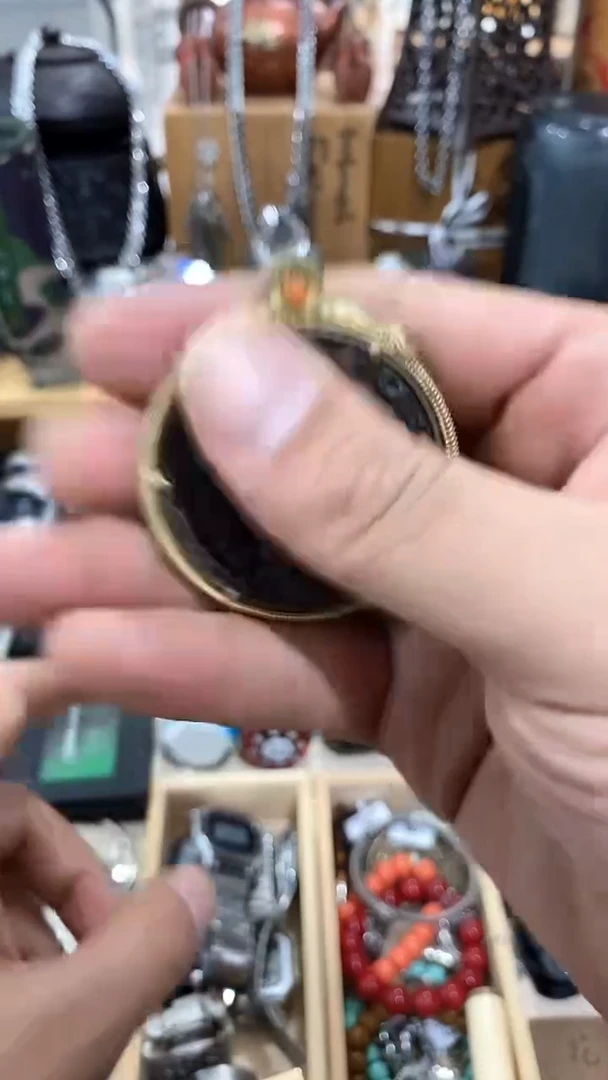 瓷片闪购商品  如图所示