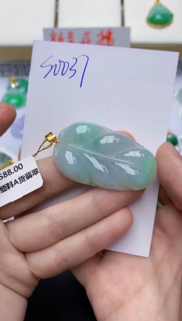 翡翠18K金镶嵌颈饰11111111