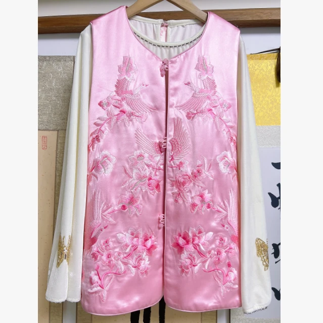 2496粉色刺绣马甲上衣中国风新中式