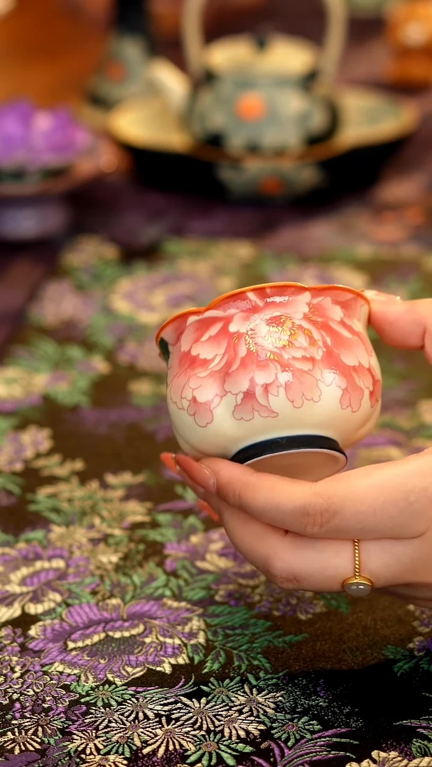 岩矿白牡丹花口杯········