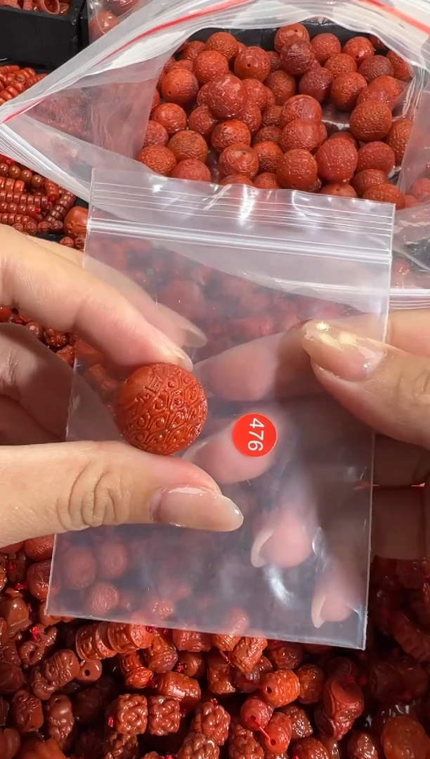 南红玛瑙未镶嵌颈饰1