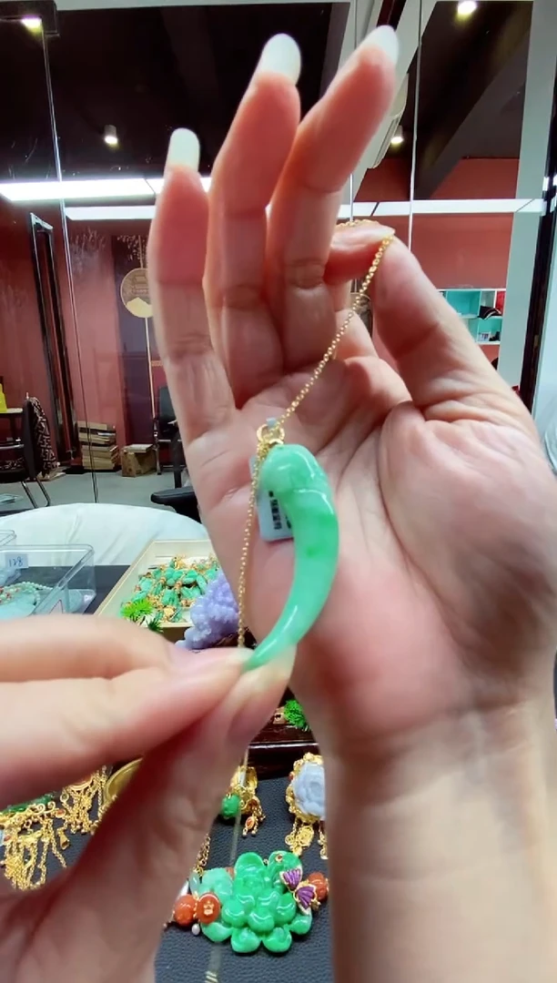 翡翠未镶嵌颈饰翡翠吊坠