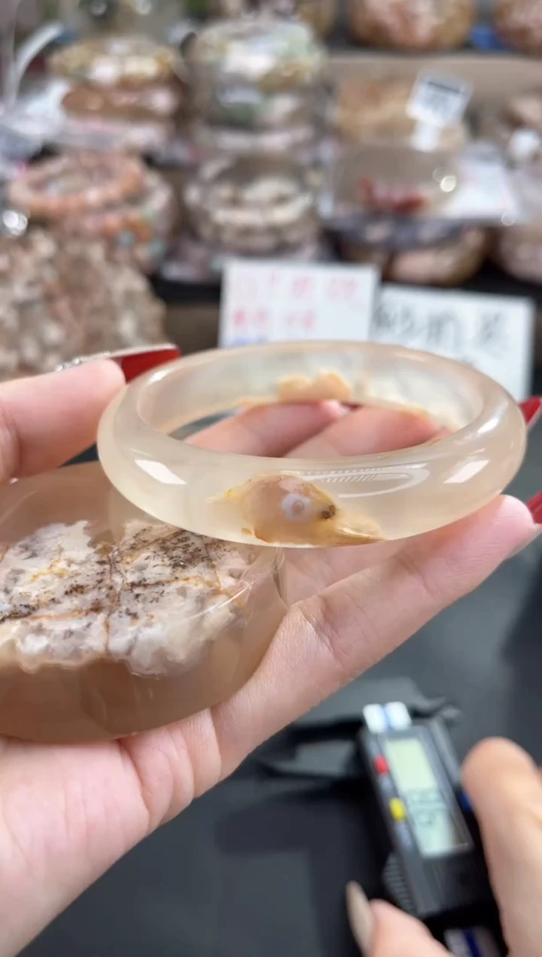 未镶嵌手镯石英质玉59