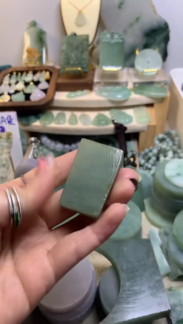 【闪购商品】翡翠挂件未镶嵌缅甸A货翡翠，没有运费险