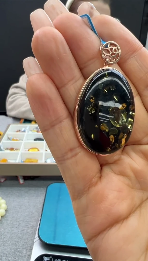 【闪购商品】琥珀颈饰未镶嵌68秒拍号