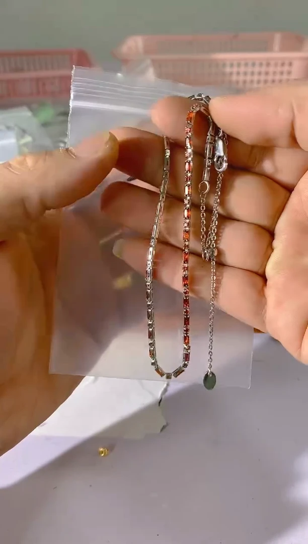 【闪购商品】水晶颈饰银S925镶嵌244红宝，蓝宝，多样性发一件赠链
