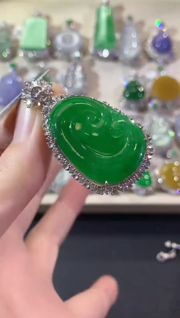 吊坠(不含链)18K金镶嵌翡翠冬日珠宝W15