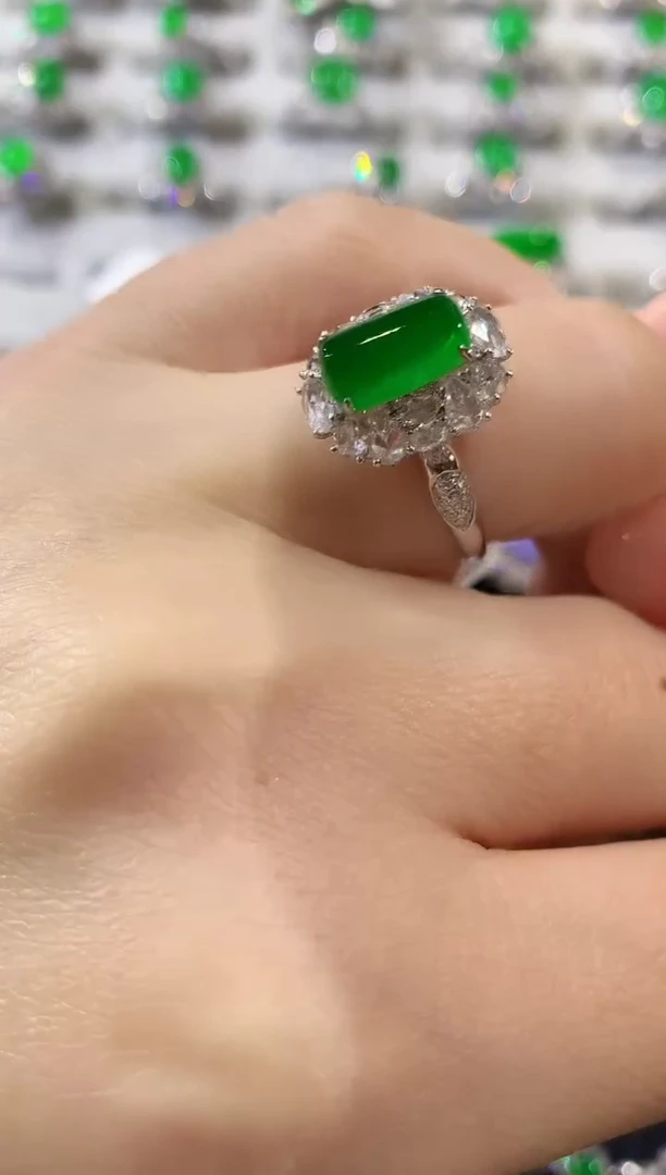 18K金镶嵌戒指翡翠A179