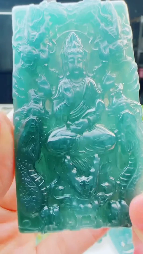 翡翠未镶嵌颈饰多样性发货其中一件