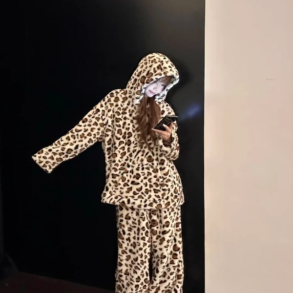 韩系可爱豹纹印花保暖睡衣女2025冬季新款加绒加厚家居服套装女