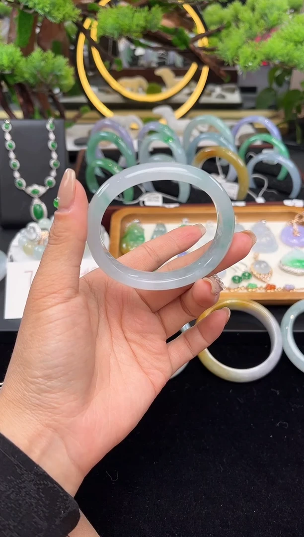 未镶嵌手镯翡翠手镯