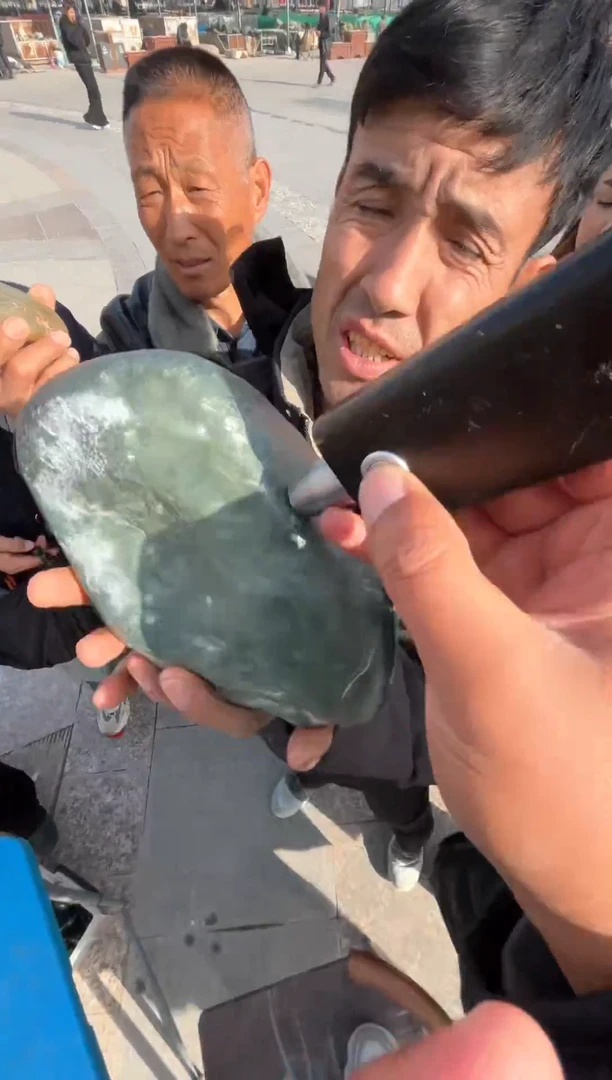 未镶嵌和田玉（糖玉）挂件和田玉