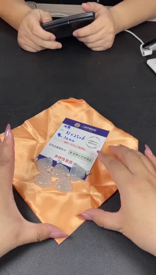 18K金镶嵌挂件翡翠冰佛公FL66多样性发其一CP配绳