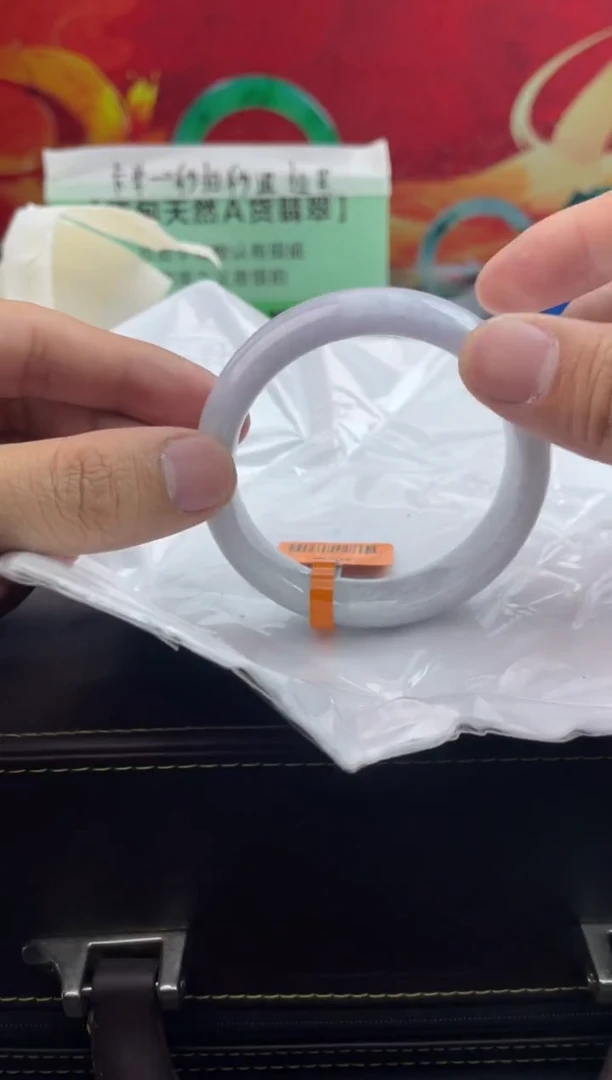 【闪购商品】翡翠手镯未镶嵌17翡翠手镯（微瑕）