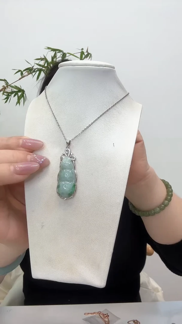 【闪购商品】翡翠吊坠(赠链)银S925镶嵌福豆