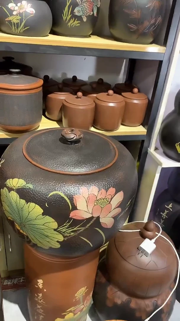 锤纹三号彩填苹果缸荷花图