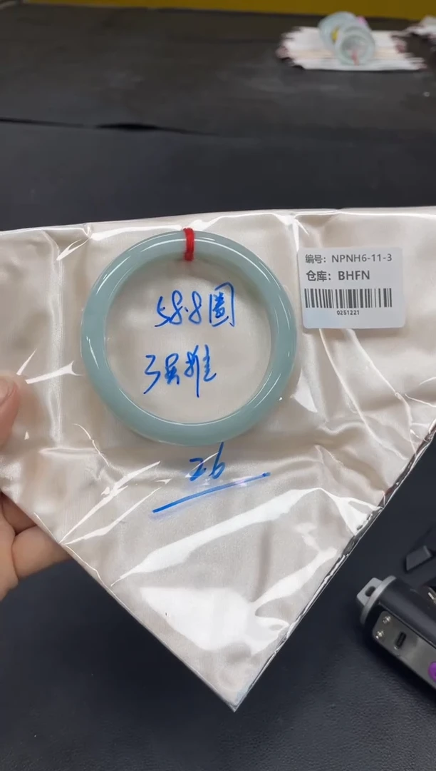 未镶嵌手镯翡翠翡翠手镯