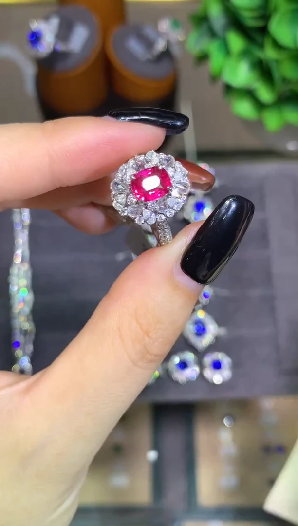 18K金镶嵌戒指红宝石1.17CT