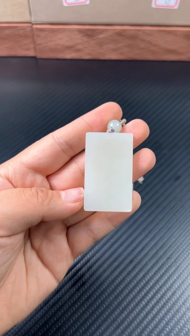 吊坠(赠链)未镶嵌和田玉黑山微色差