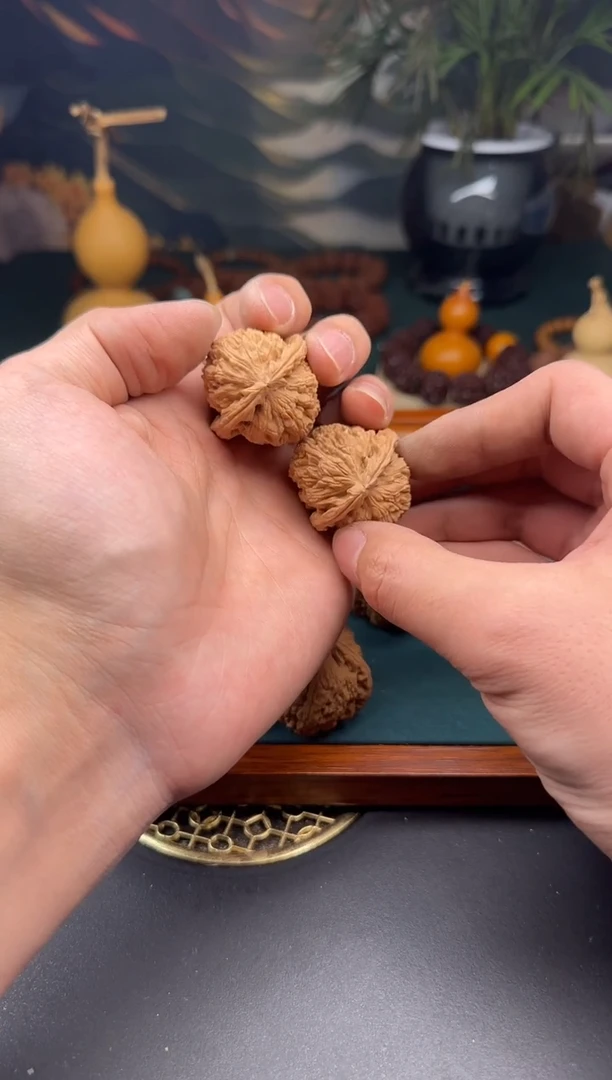 【闪购商品】文玩核桃吊坠白狮子004