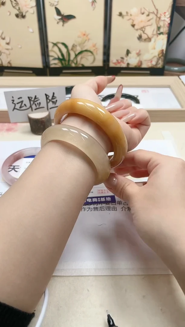 【闪购商品】石英质玉手镯未镶嵌143/60.9
