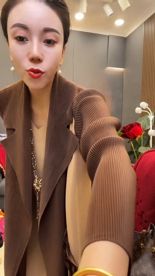 聚酯纤维（涤纶）咖色 2侧盘花