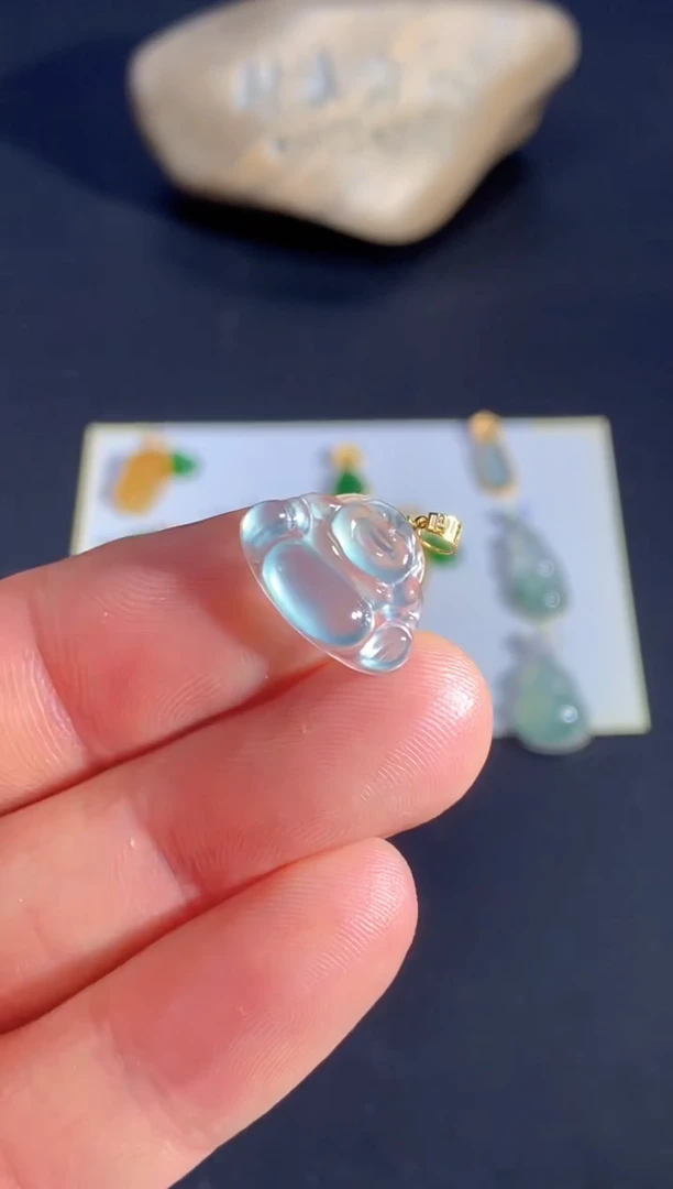 颈饰18K金镶嵌翡翠