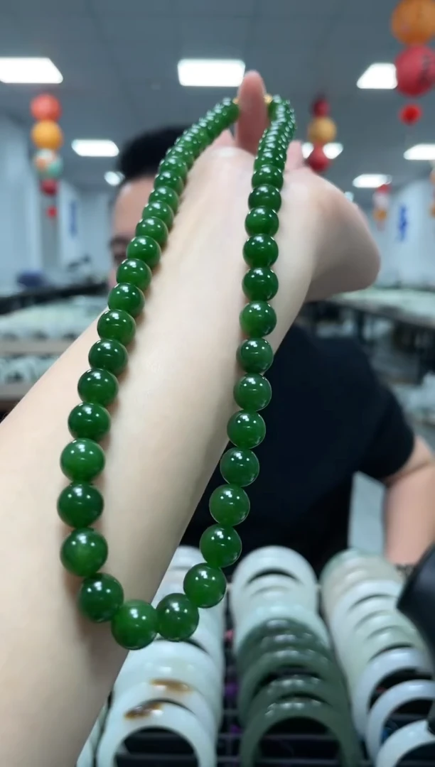 和田玉未镶嵌颈饰碧玉卡10项链一条