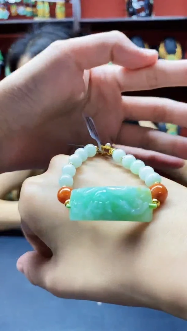 颈饰未镶嵌翡翠手串