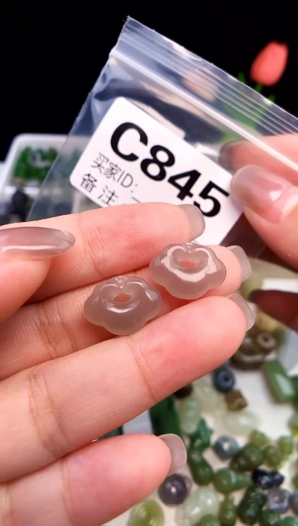 颈饰未镶嵌和田玉 一对