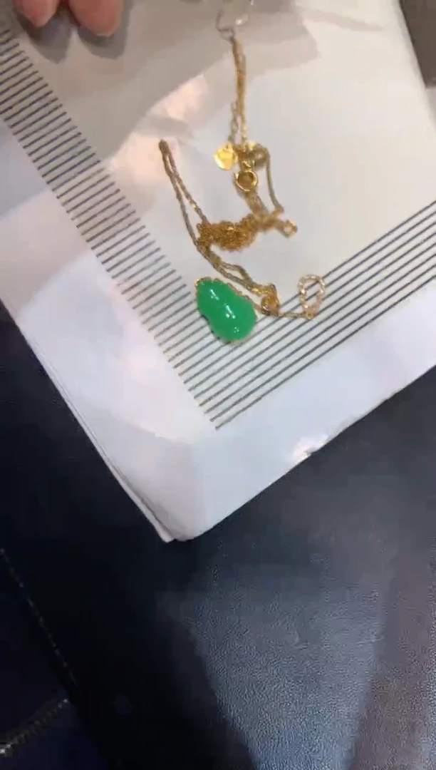 颈饰18K金镶嵌翡翠葫芦套链18K金链