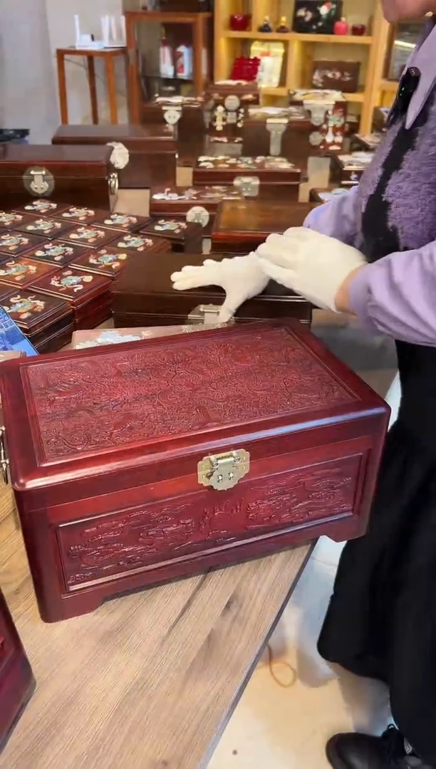紫檀木类成套家具赞比亚血檀 九龙彩礼箱40*25*18.5