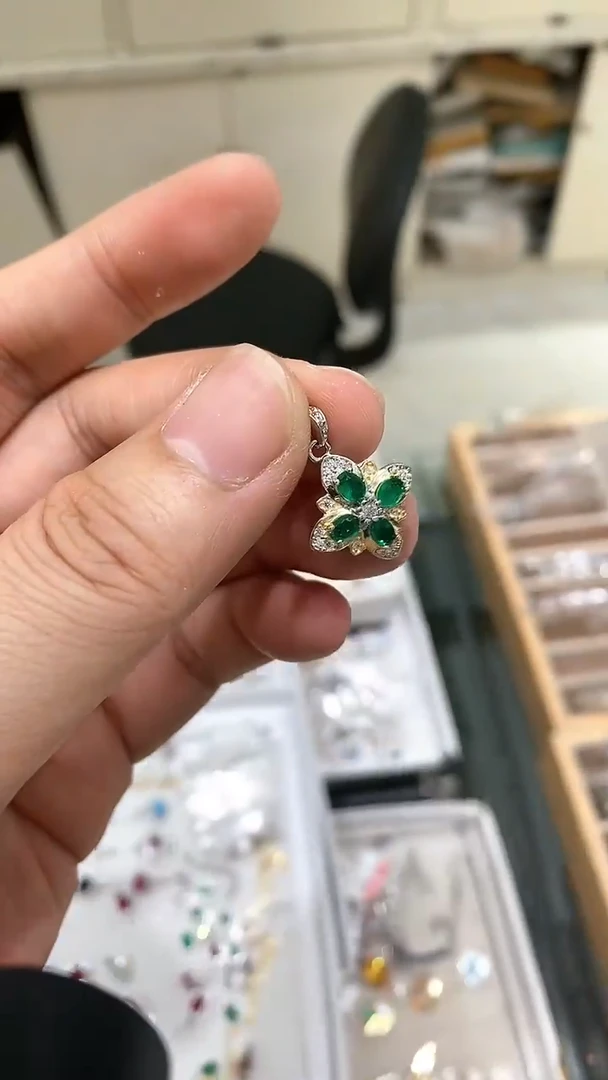 【闪购商品】祖母绿颈饰银S925镶嵌吊坠