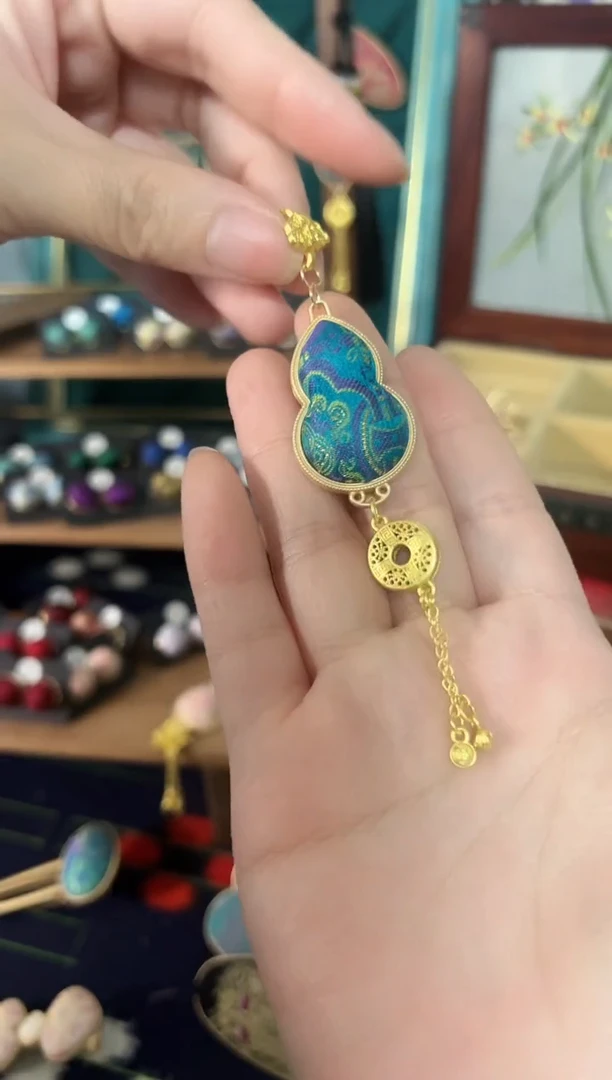 【闪购商品】【年后预售】铜翡金压襟葫芦随机花位