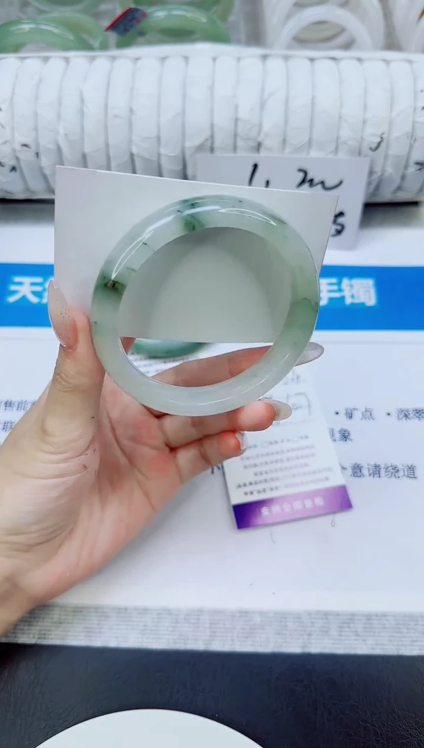 未镶嵌手镯石英质玉84/60.7