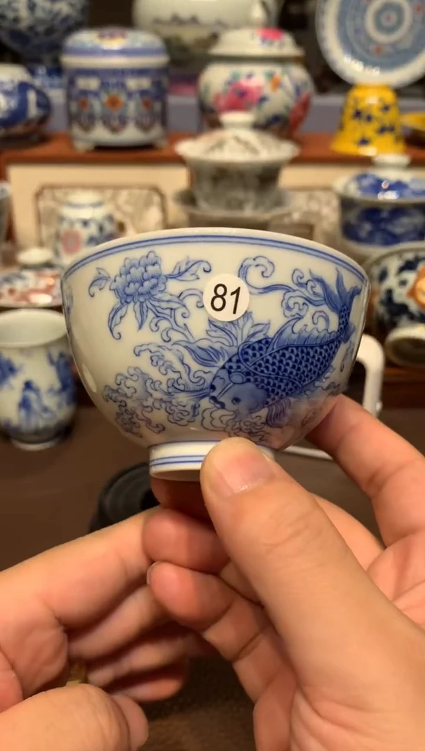 百**乐81青花鱼藻纹杯子微瑕