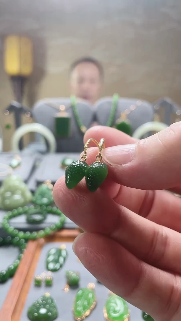 【闪购商品】和田玉耳饰银S925镀金镶嵌9x11mm