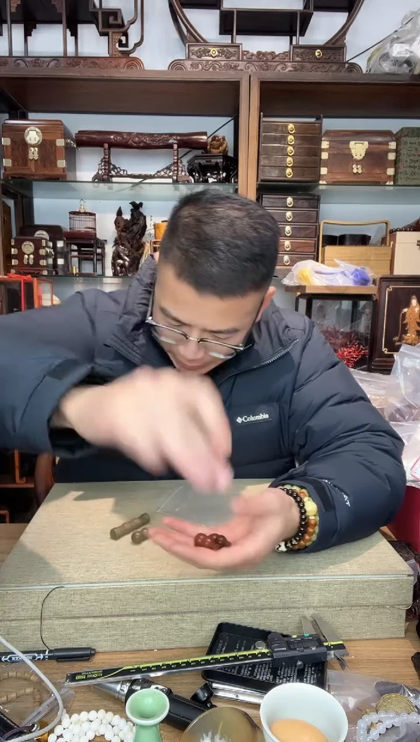 乌木类书架234葫芦4个+竹节手把件