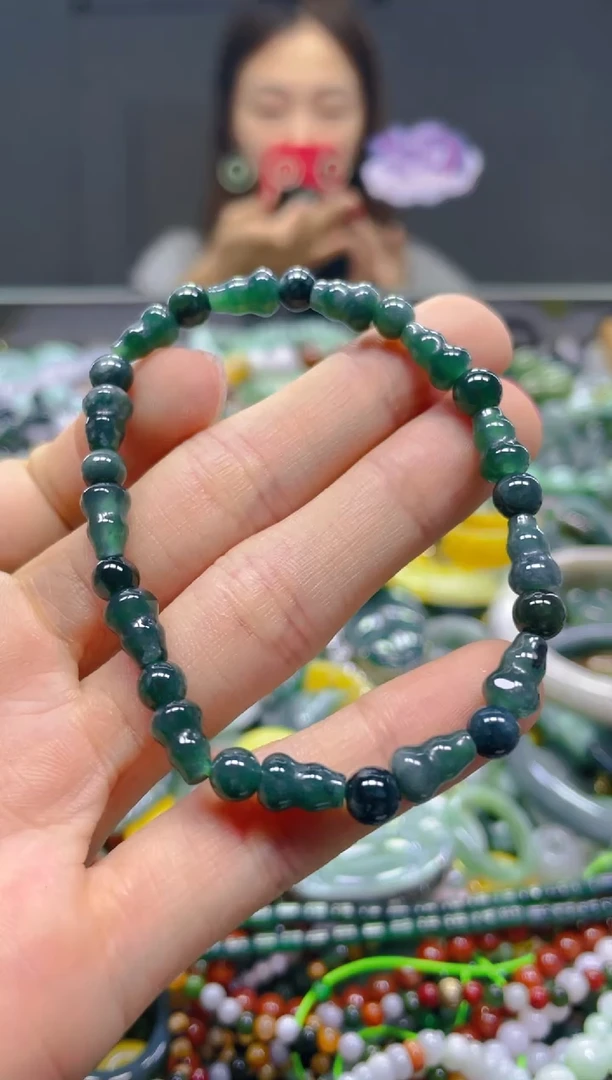颈饰未镶嵌翡翠5MM/Q/翡翠A货，一件也是批发价