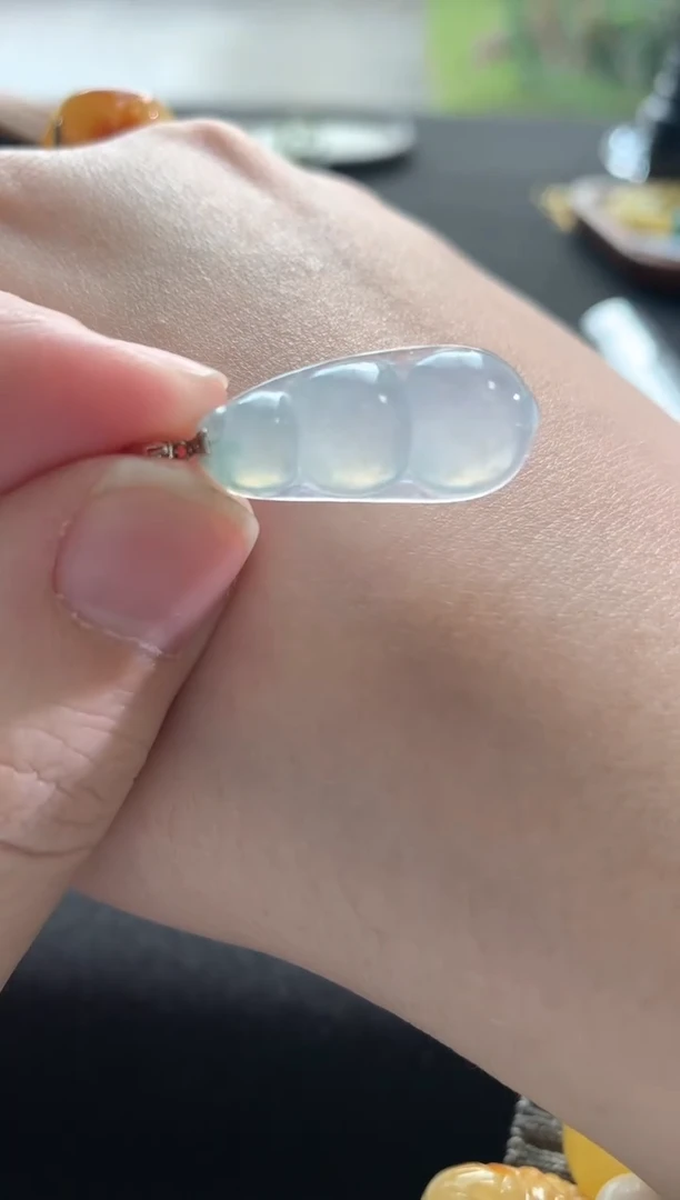 未镶嵌挂件翡翠中飘花豆子-1