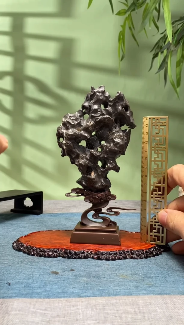 石材夏*树脂底座 石头是青州玲珑石