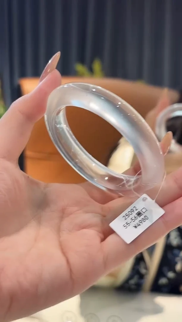 未镶嵌手镯石英质玉25092