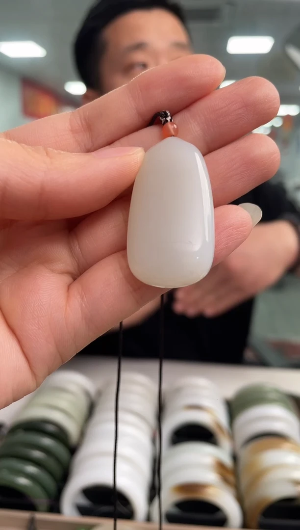 和田玉未镶嵌颈饰无事牌吊坠随机发一件