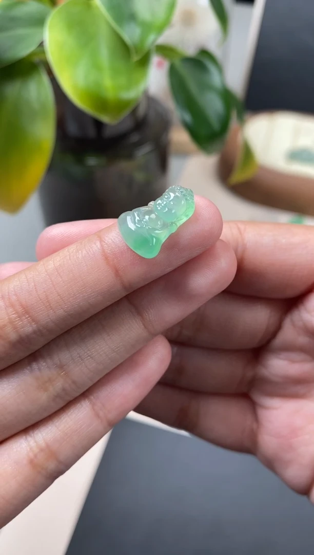 【闪购商品】翡翠颈饰未镶嵌翡翠冰甜绿裸石