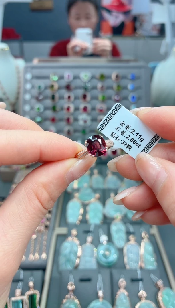 18K金镶嵌戒指碧玺2.86