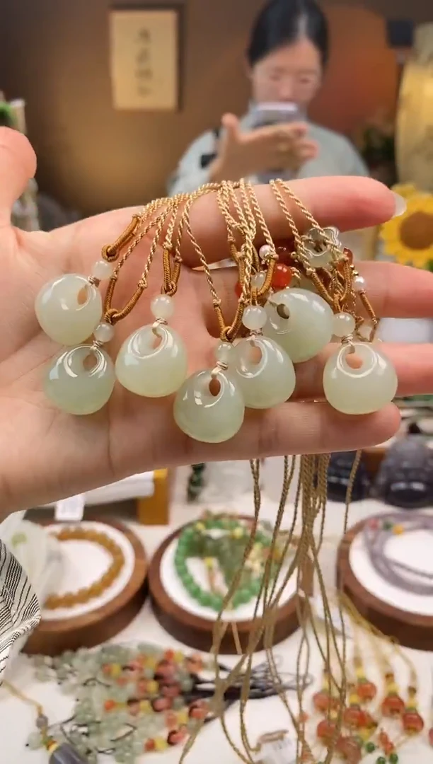 颈饰未镶嵌和田玉18左右小福袋吊坠多样性发一