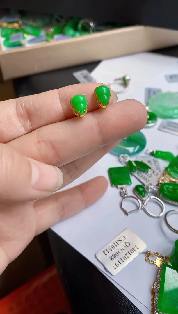 【闪购商品】翡翠颈饰18K金镶嵌耳饰